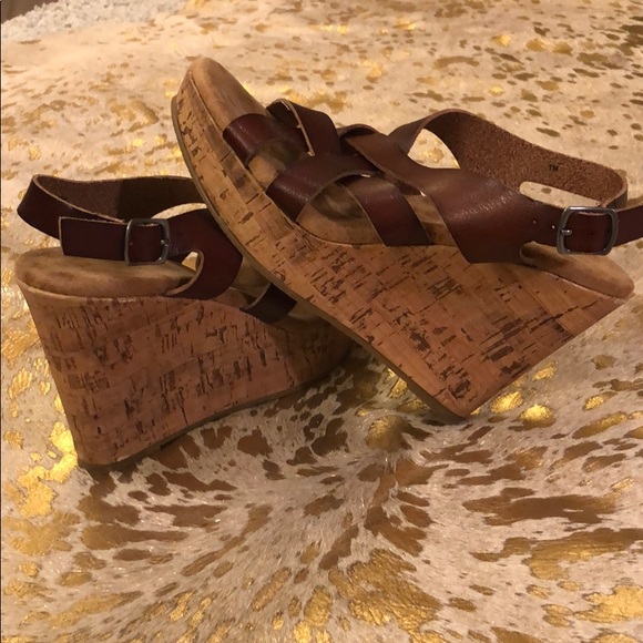 Altar’d State strappy wedges - Picture 4 of 6